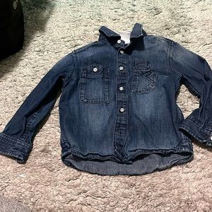 Cute denim shirt- fitted